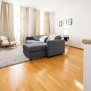  Apartment Orestaliving- 3br On The Daube Canal/friedensbruecke Austria